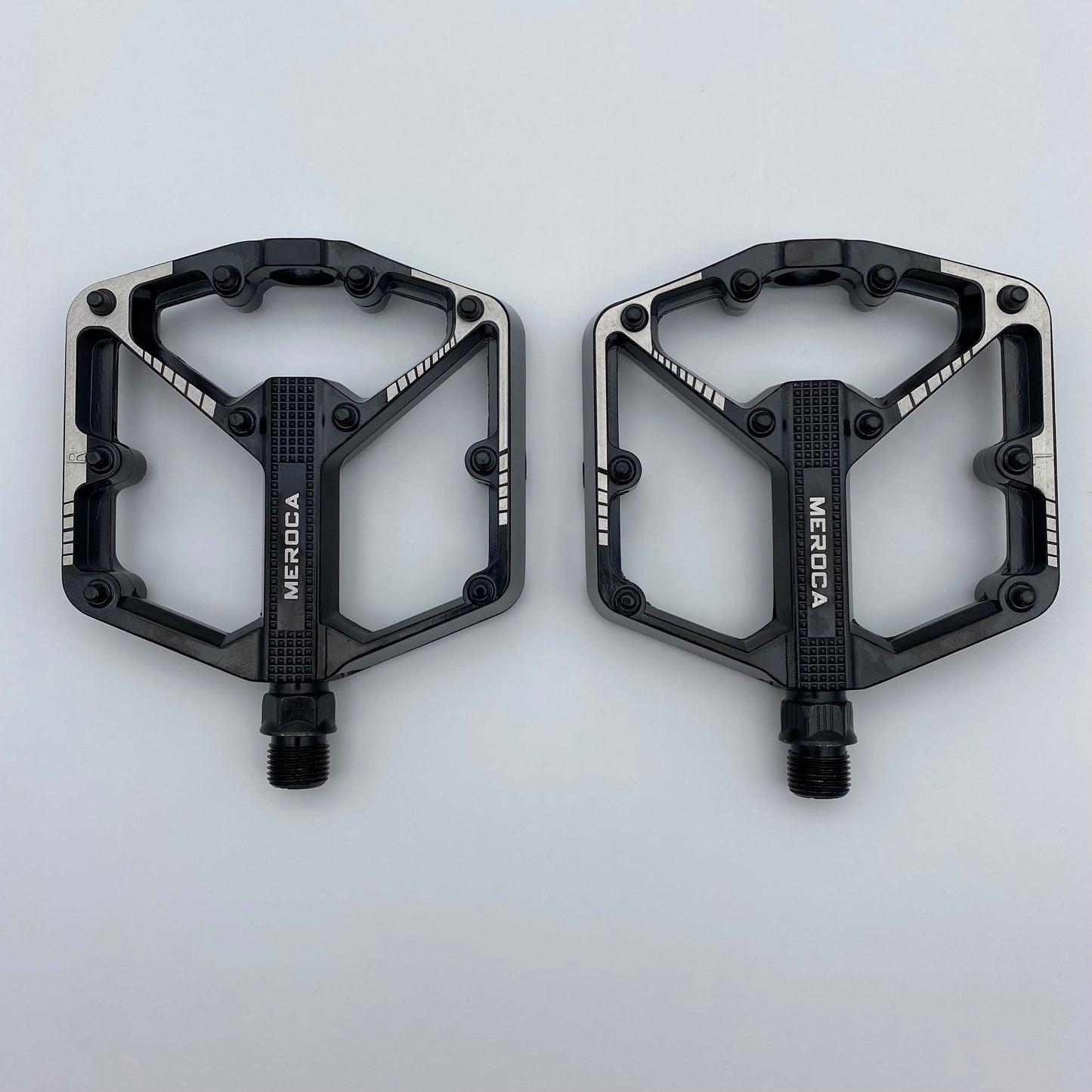 Wide bike pedals with cleats, MTB, cycling, aluminum, easy to assemble 